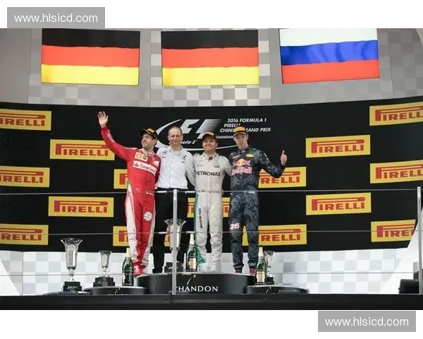 打造全新体育沉浸式体验平台,让观众如身临其境般感受赛事激情与氛围 打造全新体育沉浸式体验平台,让观众如身临其境般感受赛事激情与氛围